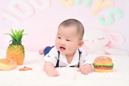 韶关宝宝在妈妈肚子里